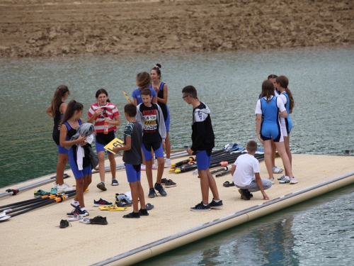 FOTO: Na Ramskom jezeru održana 10. veslačka regata