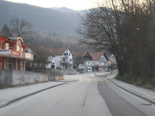 FOTO: U Prozoru se poštuju naredbe - na ulicama nema nikoga!