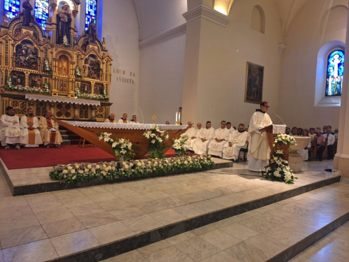 FOTO: Šćitski vikar fra Tomislav Vidović proslavio mladu misu