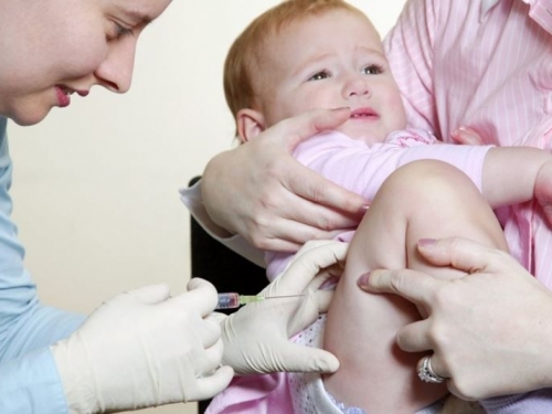 Kažnjavanje roditelja koji odbiju cjepivo počelo i u FBiH