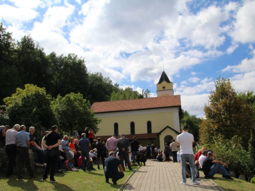 FOTO: Obilježena 26. obljetnica stradanja Hrvata na Uzdolu