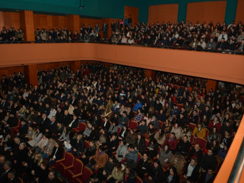 FOTO: Iz Mostara ispraćena tijela četvero poginulih studenata iz Slavonije