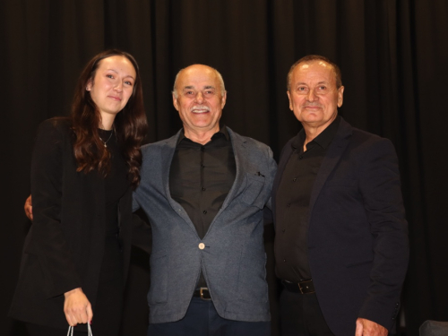 FOTO: Žarko Mađar u Prozoru predstavio svoj književni prvijenac