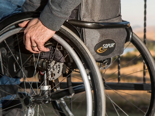 Vlada FBiH utvrdila osnovnu naknadu osobama s invaliditetom