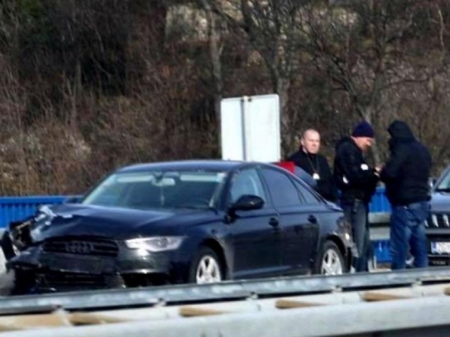 Dramatična potjera kod Rijeke, Audi bosanskohercegovačkih tablica pun migranata se zabio u ogradu