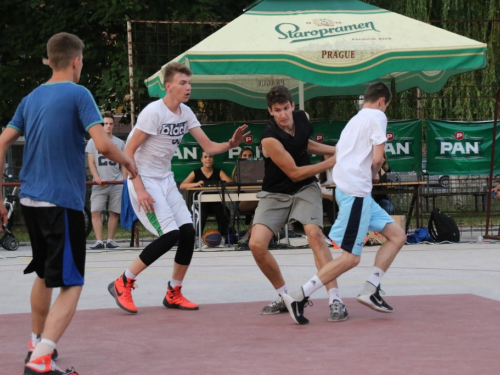 FOTO: Ekipa ''ALF Market'' osvojila Streetball za juniore