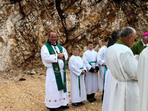 FOTO: Blagoslov gradilišta i kamena temeljca nove filijalne crkve na Risovcu