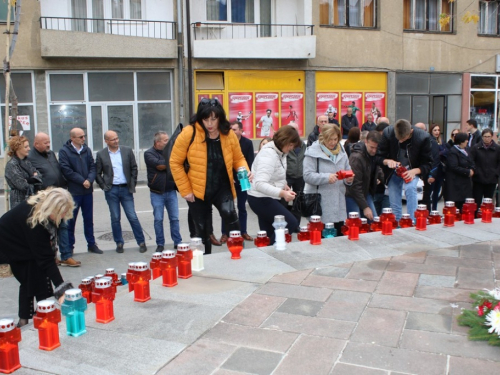 FOTO: Povodom Svih svetih u Prozoru zapaljene svijeće za poginule i preminule branitelje