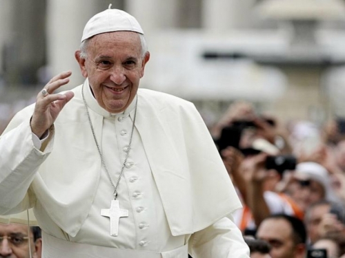 Papa Franjo propovijedao oprost pred 150.000 katolika