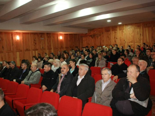 FOTO: Na Šćitu predstavljena knjiga „Bijeli put, pobjeda dobra u ratu“