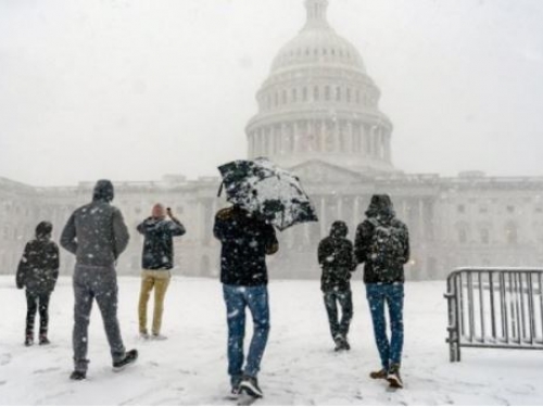 Na istoku SAD-a zatvorene škole i otkazano stotine letova zbog snježne oluje