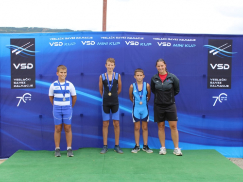 FOTO: Na Ramskom jezeru održana 10. veslačka regata