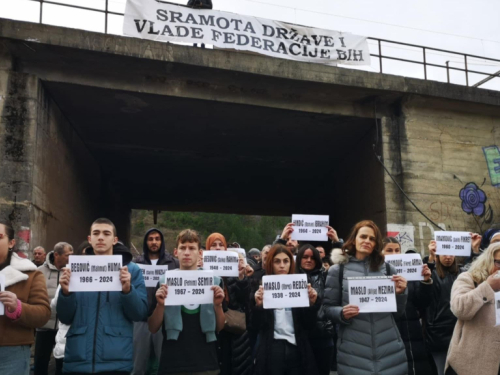 Mještani Donje Jablanice opet prosvjedovali: ''Živimo u tuđim kućama''