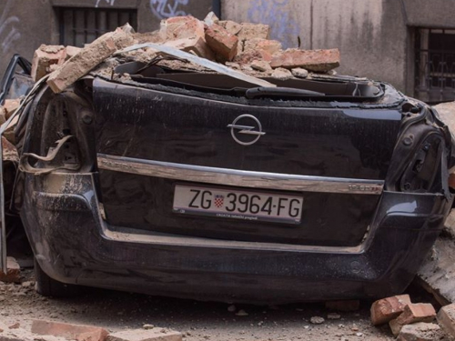 FOTO/VIDEO: Strašan potres u Zagrebu: Rušili se zidovi, dijelovi bez struje, otpao vrh katedrale