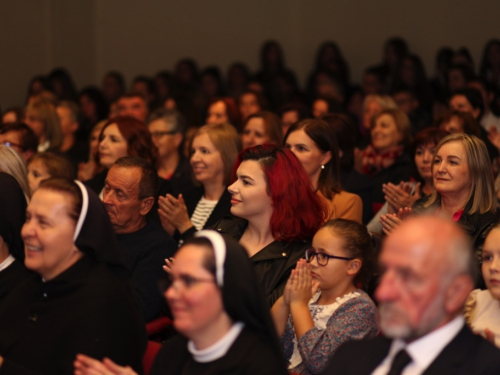 FOTO/VIDEO: Večer etno pjesme u Prozoru