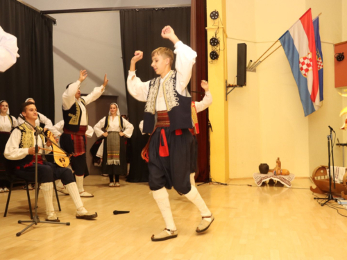 FOTO: Večer folklora u Prozoru: HKUD-ovi ''Rama'' i ''fra Petar Bakula'' oduševili publiku