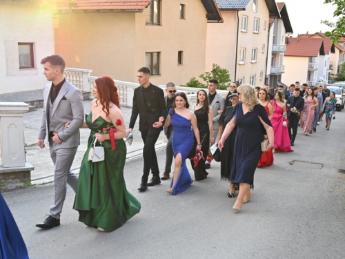 Uskoplje ispratilo 63 maturanta, među njima i 16 iz Prozora-Rame
