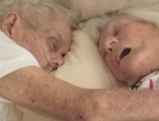 Nakon 75 godina braka preminuli zagrljeni u svom krevetu