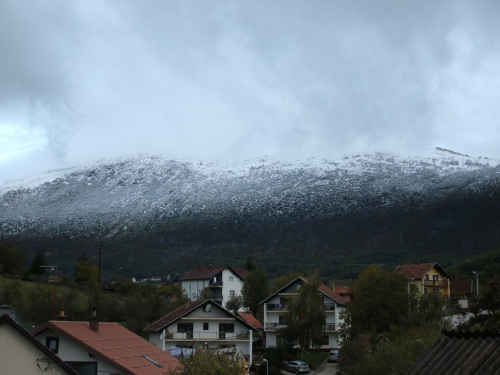 Snijeg zabijelio vrhove ramskih planina