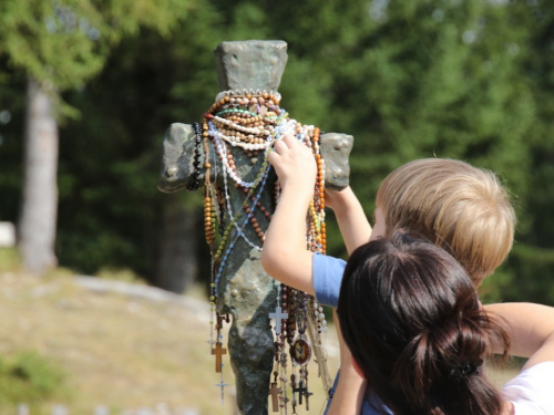 FOTO: Na Vran planini služena misa za poginule duvandžije