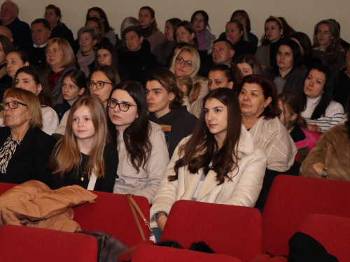 FOTO: U Prozoru održan koncert ''Svim na zemlji''