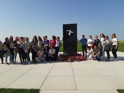 FOTO: Zbor sv. Franje i zbor mladih iz župe Rumboci posjetili Vukovar