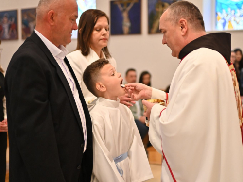 FOTO: Prva pričest u župi Gračac