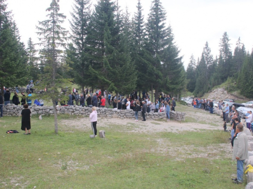 FOTO: Na Vranu služena sv. misa za poginule duvandžije