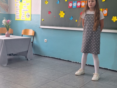FOTO: Priredba povodom Majčinog dana u područnoj školi na Lugu
