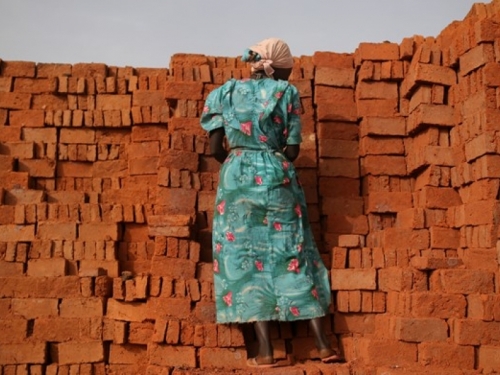 Žene u Sudanu rade 12 sati za dolar