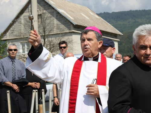 FOTO/VIDEO: Na Uzdolu obilježena 23. obljetnica stravičnog pokolja nad Hrvatima