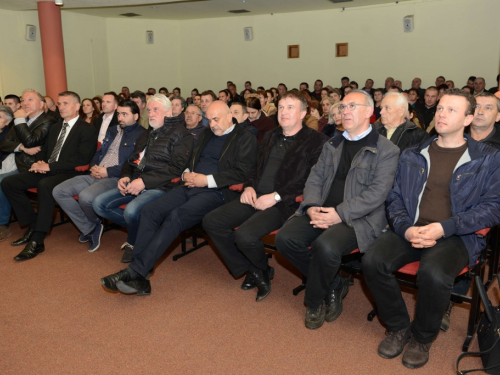 FOTO: U Prozoru održana promocija knjige Čovjek i njegova sjena dr. Ante Kovačevića