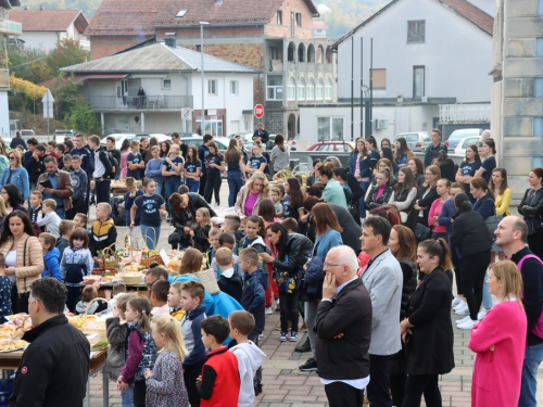 FOTO: Dani kruha u OŠ Marka Marulića Prozor