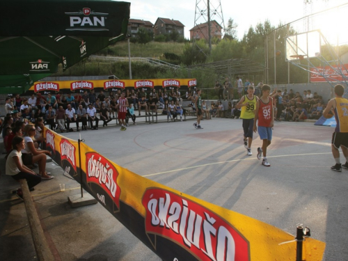 FOTO: Ekipa ''ALF Market'' osvojila Streetball za juniore