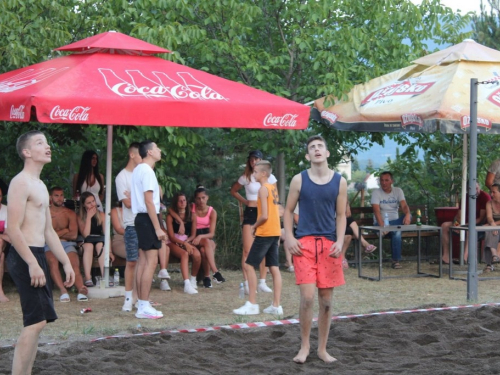 FOTO: 'Caffe Grand' osvojio prvo mjesto na turniru u odbojci u Ripcima