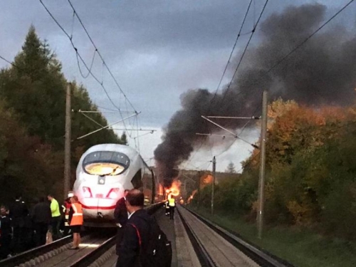 Zapalio se brzi vlak u Njemačkoj