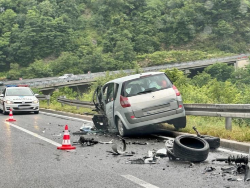 Više ozlijeđenih u teškoj prometnoj nesreći na Bradini