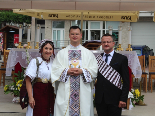 FOTO: Mlada misa vlč. Marina Petrovića u župi Prozor