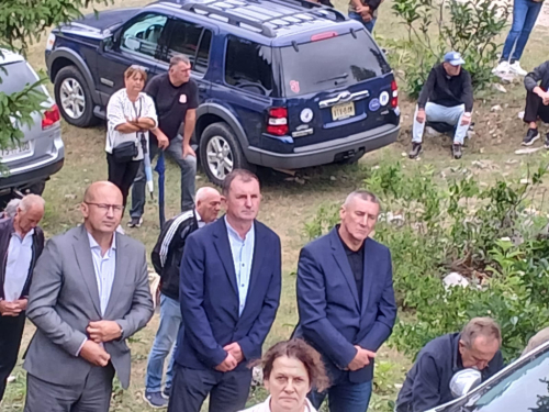 FOTO: Na Stipića livadi obilježena 32. godišnjica stradanja 39 hrvatskih civila i branitelja