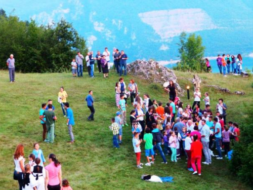 FOTO: Održana 9. Kulturna večer na Gračacu