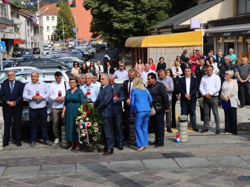 FOTO: Polaganjem vijenaca i svečanom sjednicom započelo obilježavanje Dana općine