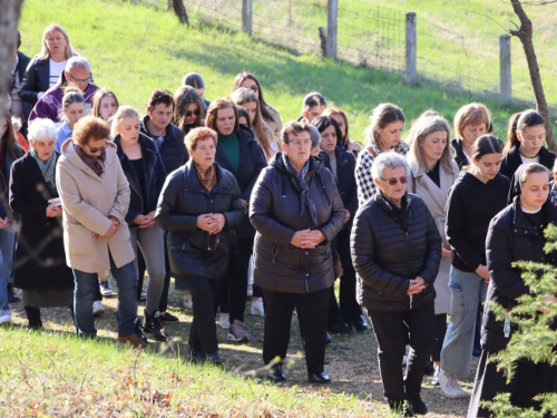 FOTO: Put križa kroz fratarski gaj na Šćitu