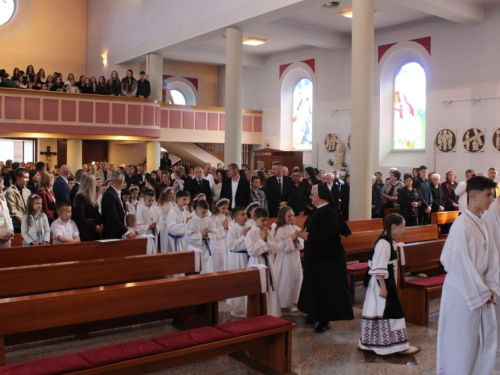 FOTO: Prva sveta pričest u župi Prozor