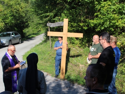 Križni put i slavlje sv. Mise na Uzdolskoj kalvariji