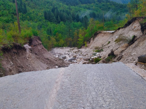 Doljani: Nevrijeme uništilo cestu u Kosnim Lukama