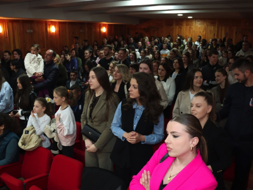 FOTO: ''Duhovni boj'' na Šćitu: Snažna poruka i dojmljiva izvedba oduševili prepunu dvoranu
