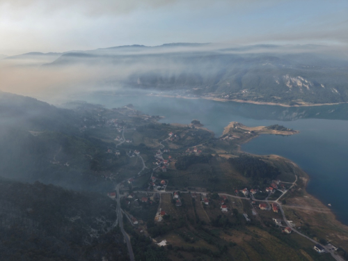 Požar u Rami i dalje gori: Helikopter OS BiH na terenu, iščekuje se pomoć kanadera iz Hrvatske