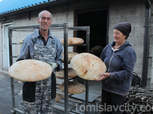 Mokronoški kruh miriše na uspomene