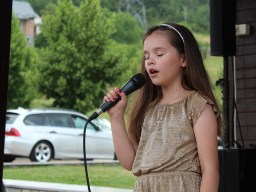 FOTO: 16. festival duhovne glazbe ''Djeca pjevaju Isusu'' u župi Prozor