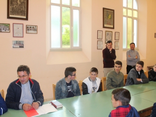 FOTO: Travnički sjemeništarci posjetili župu Prozor